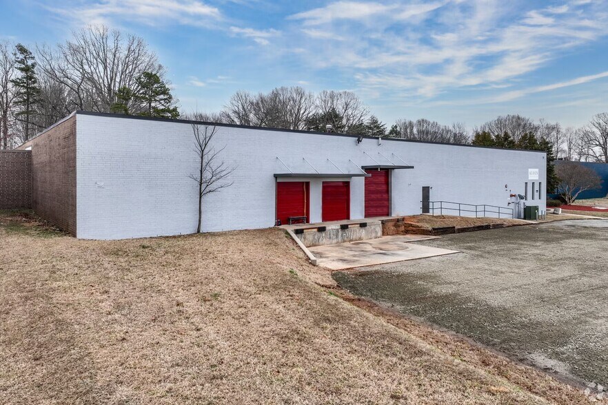 More Photos Of 705 Baker Ct, High Point Warehouse For Lease
