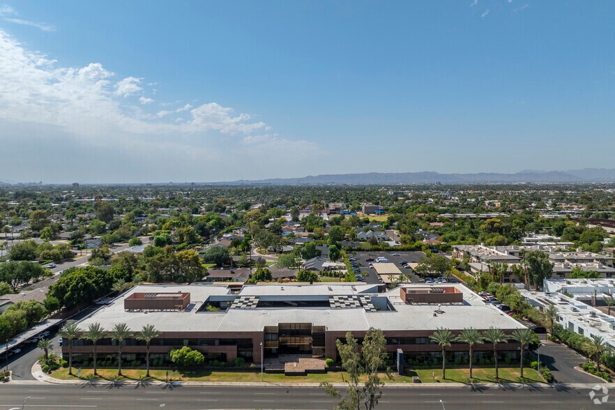 More Photos Of 3333 E Camelback Rd, Phoenix Office For Lease