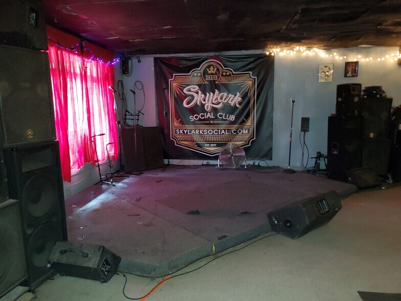 More Photos Of 2131 Central Ave, Charlotte Bar For Lease