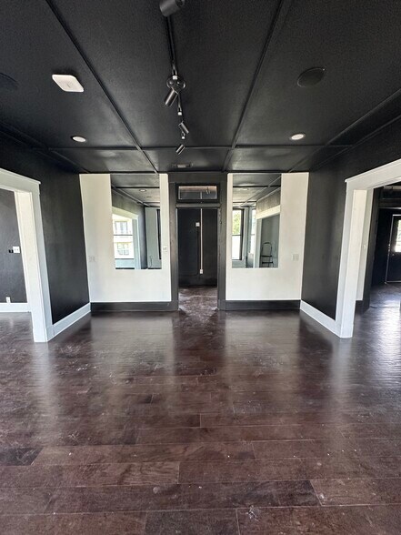 More Photos Of 1511 E 6th St, Austin Storefront Retail Office For Lease