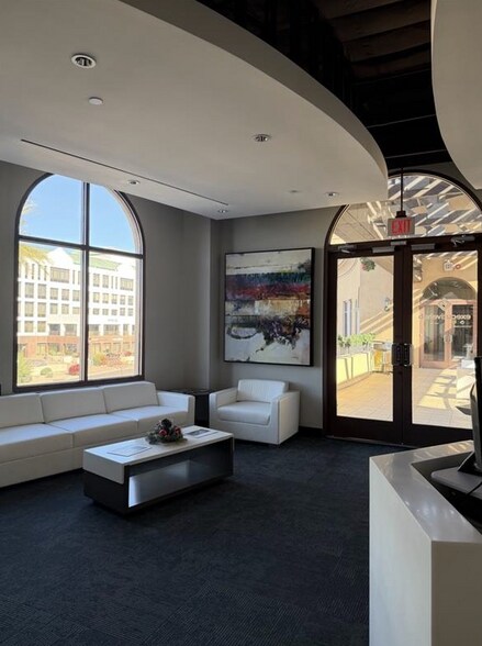 More Photos Of 7135 E Camelback Rd, Scottsdale Coworking Space