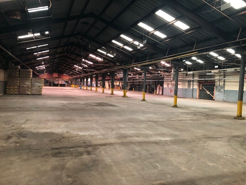 More Photos Of 55 Woodruff St, Walden Distribution For Lease