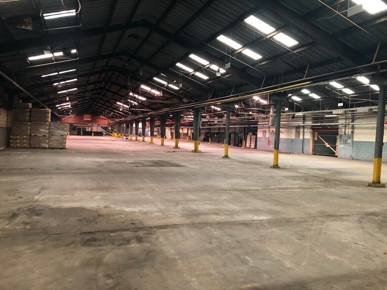 More Photos Of 55 Woodruff St, Walden Distribution For Sale