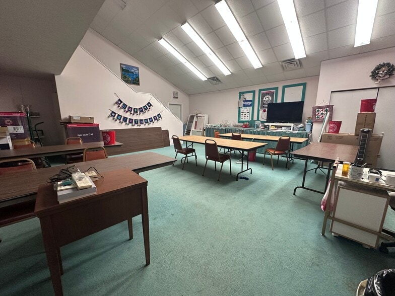 More Photos Of 966 W South Airport Rd, Traverse City Freestanding For Sale