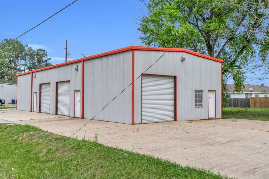 More Photos Of 340 Mechanic St, Tomball Light Distribution For Lease