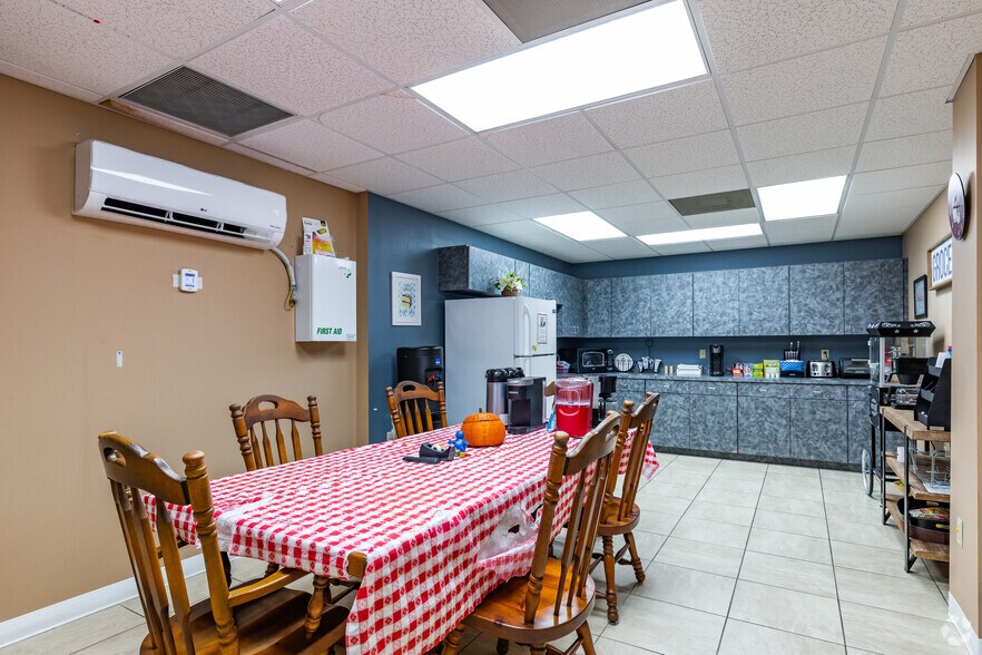 More Photos Of 85 SW 52nd Ave, Ocala Office For Sale