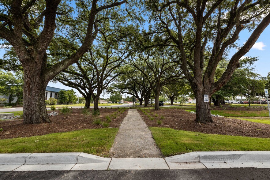 More Photos Of 5841 Rivers Ave, North Charleston Office For Lease