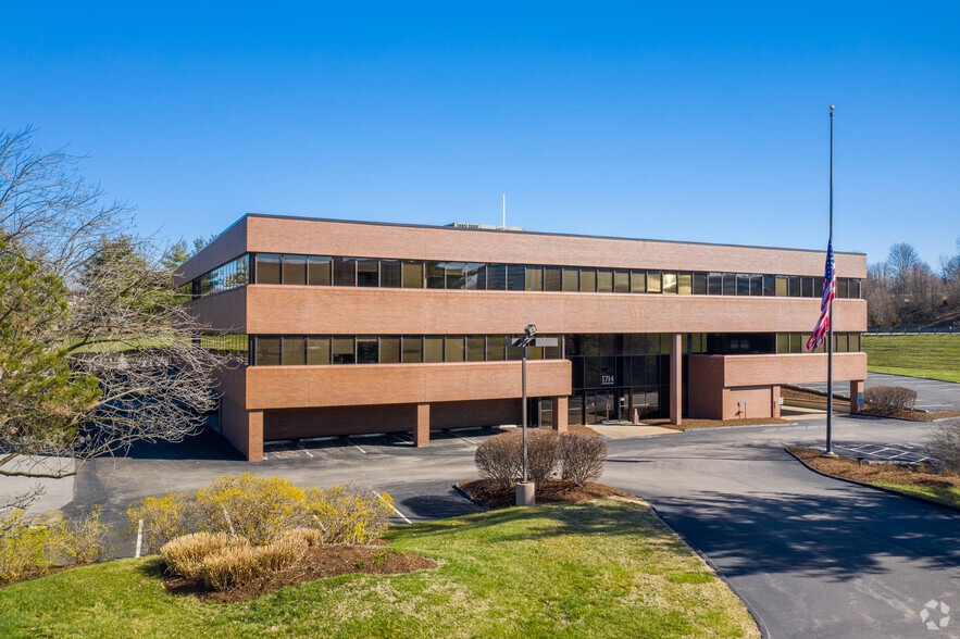 More Photos Of 1714 Deer Track Trl, Des Peres Office For Lease