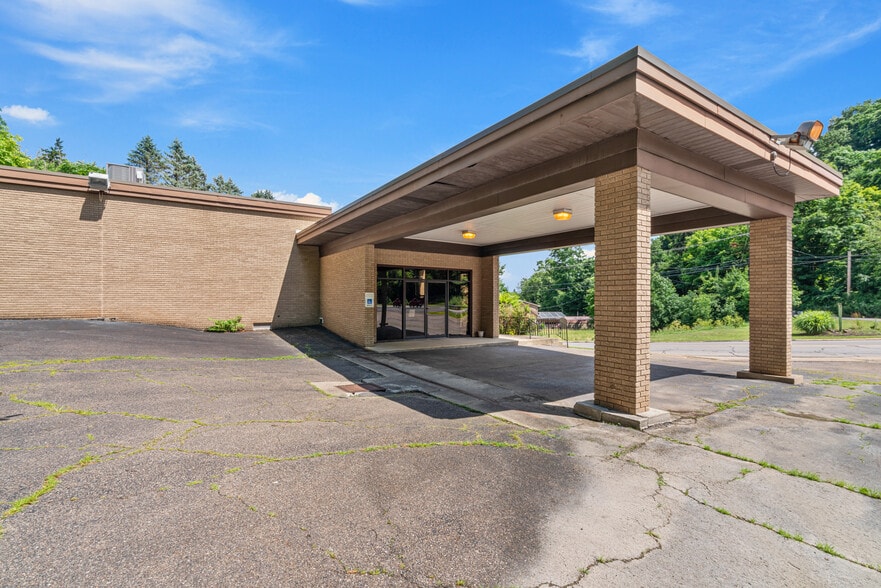 Primary Photo Of 1650 Broadway Ave, McKees Rocks Storefront Retail Office For Lease