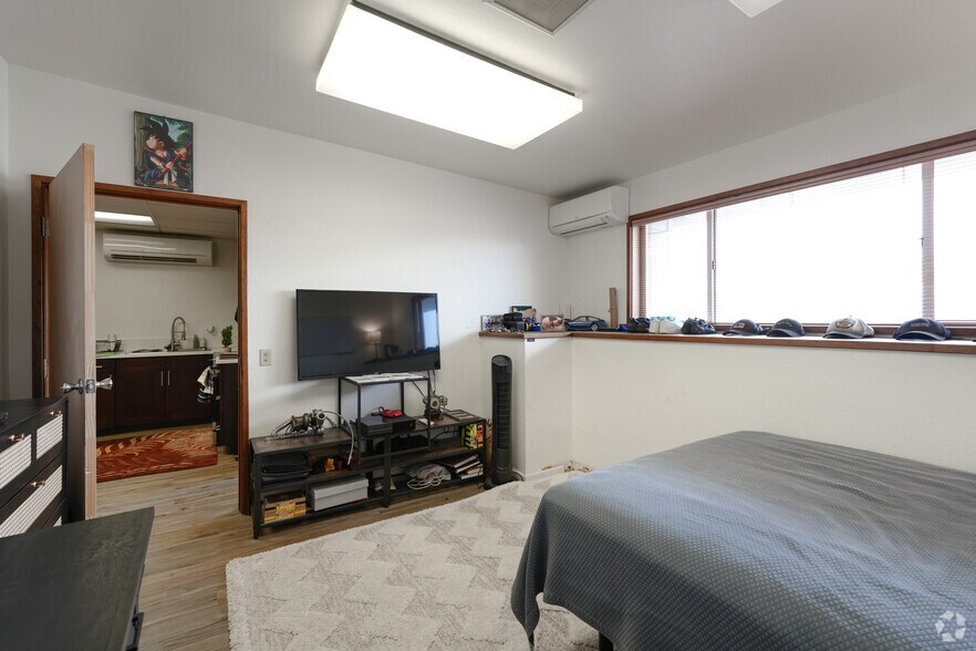 More Photos Of 4355 Lawehana St, Honolulu Industrial For Lease