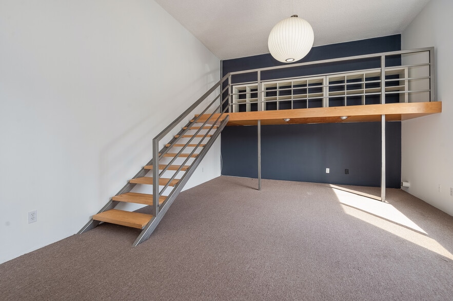 More Photos Of 503 Boccaccio Ave, Venice Loft Creative Space For Lease