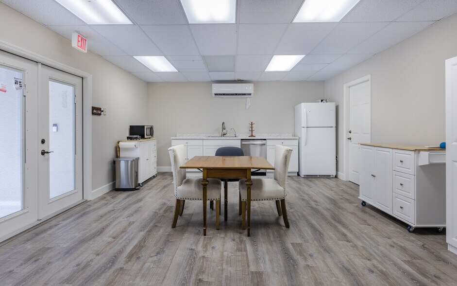 More Photos Of 150 Pondella Rd, North Fort Myers Medical For Sale