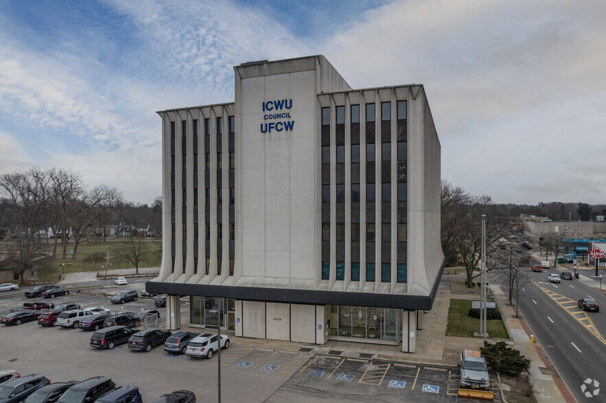 Primary Photo Of 1655 W Market St, Akron Office For Lease