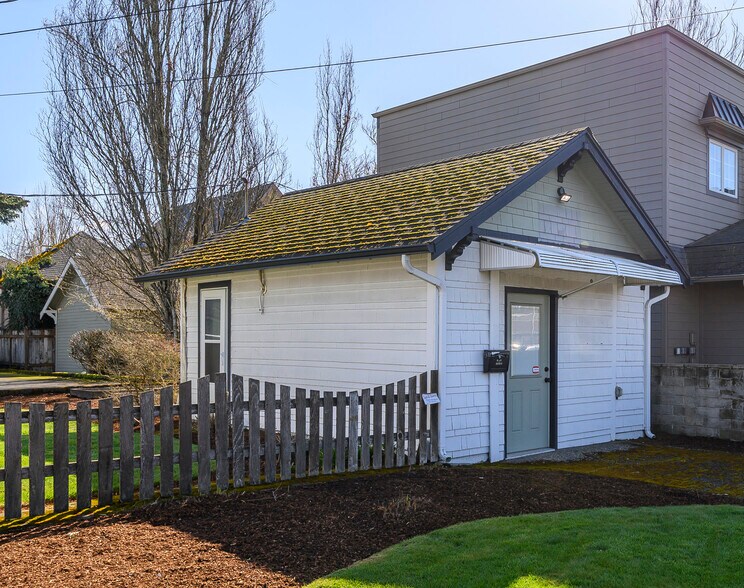 More Photos Of 636 NE Baker St, Mcminnville Freestanding For Sale