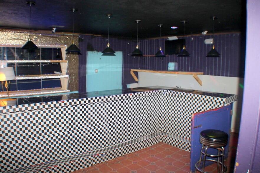 More Photos Of 3907 1/2 Canal St, Houston Bar For Lease