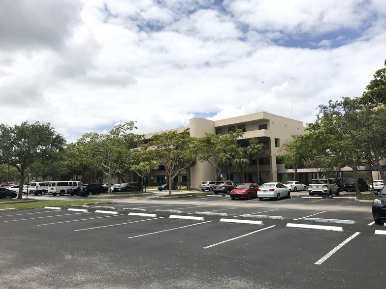 More Photos Of 3800 Inverrary Blvd, Lauderhill Office For Lease