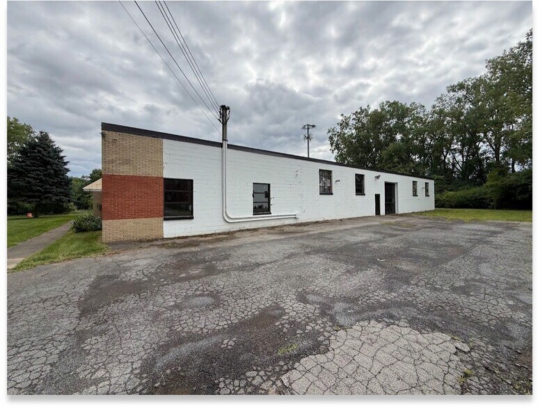 More Photos Of 6677 Moore Rd, Mattydale Light Manufacturing For Lease