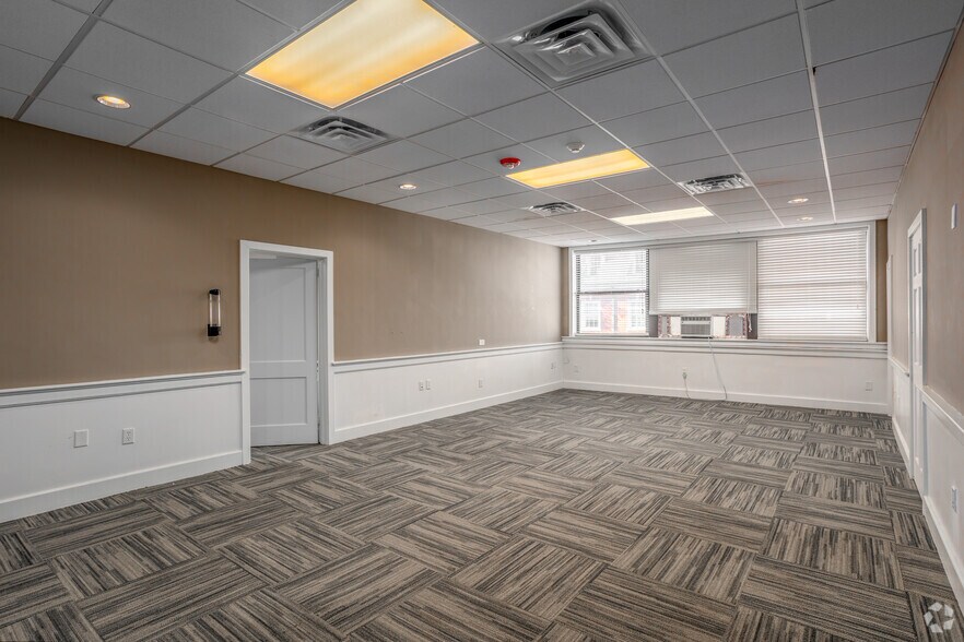 More Photos Of 31-33 W Loockerman St, Dover Office For Sale