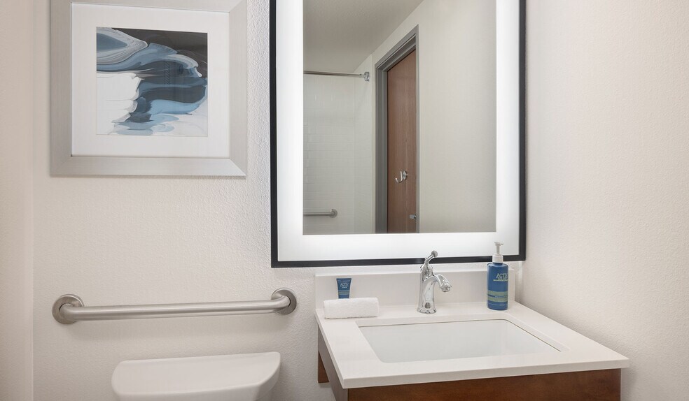 More Photos Of 4960 Towne Centre Rd, Saginaw Hotel For Sale