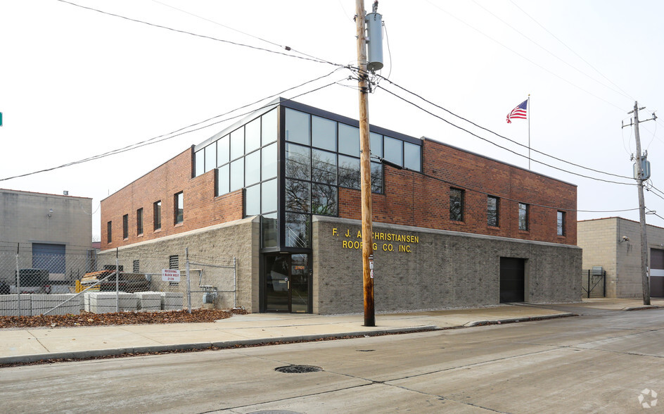 Primary Photo Of 2101 W Purdue St, Milwaukee Light Manufacturing For Lease