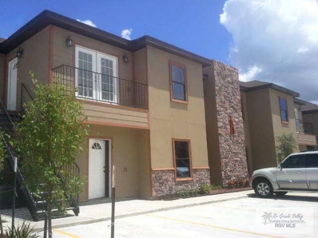 More Photos Of 327 Couch St, Olmito Apartments For Sale