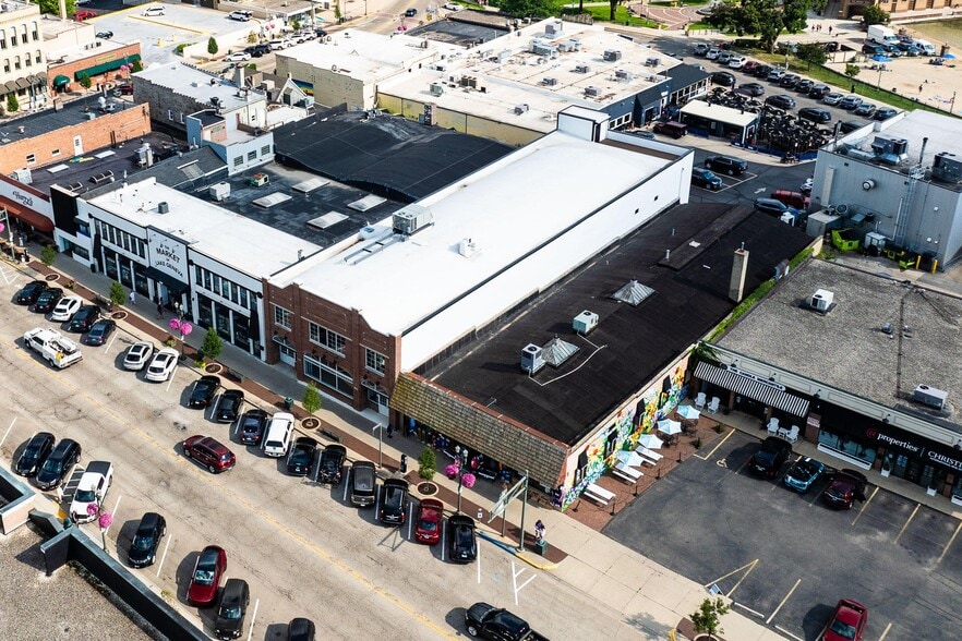 Primary Photo Of 846 Main St, Lake Geneva Storefront For Sale
