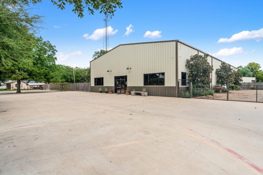 More Photos Of 6927 Highway 36 S, Rosenberg Office For Lease
