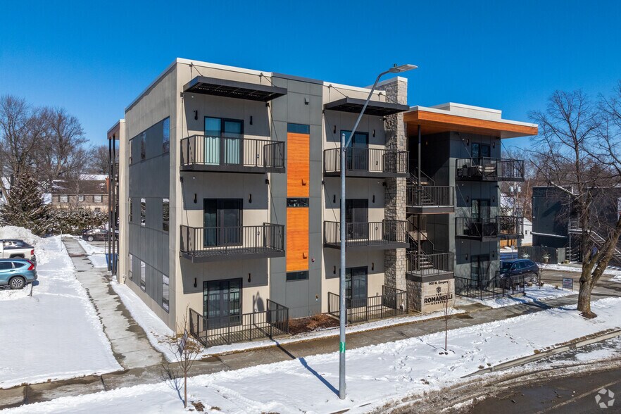 Primary Photo Of 200 W Gregory Blvd, Kansas City Apartments For Sale