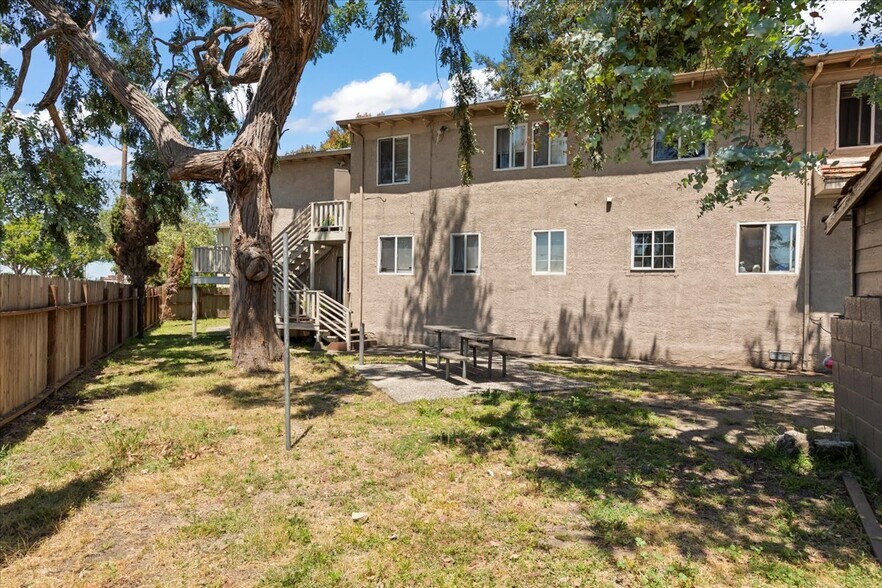 More Photos Of 2520 Ohio Ave, Richmond Apartments For Sale