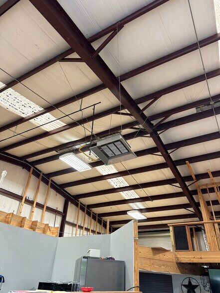 More Photos Of 36 Private Road 6245, Dayton Flex For Lease