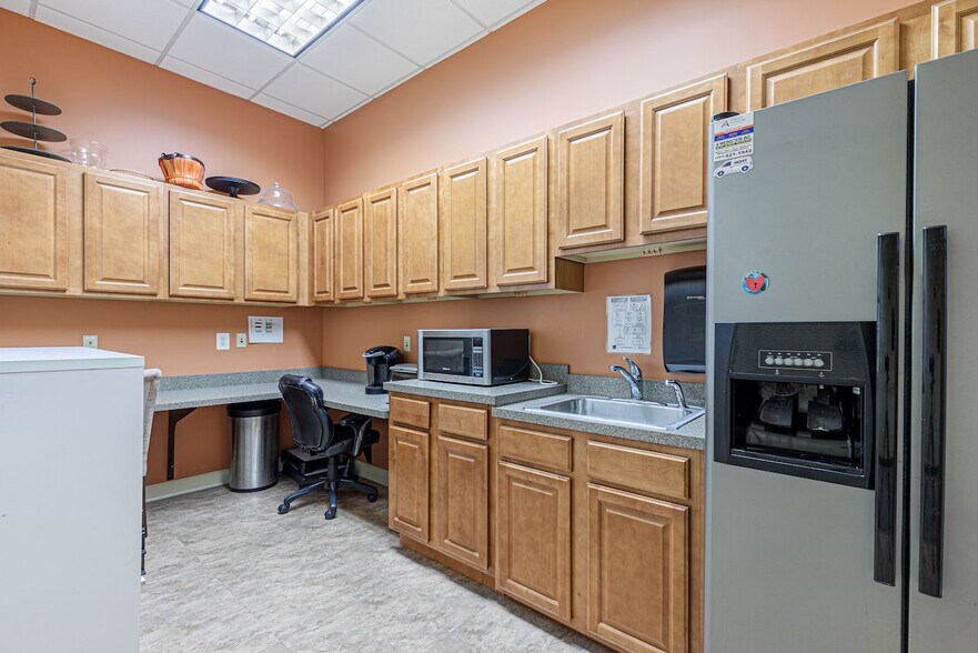 More Photos Of 7625 Maple Lawn Blvd, Fulton Medical For Sale