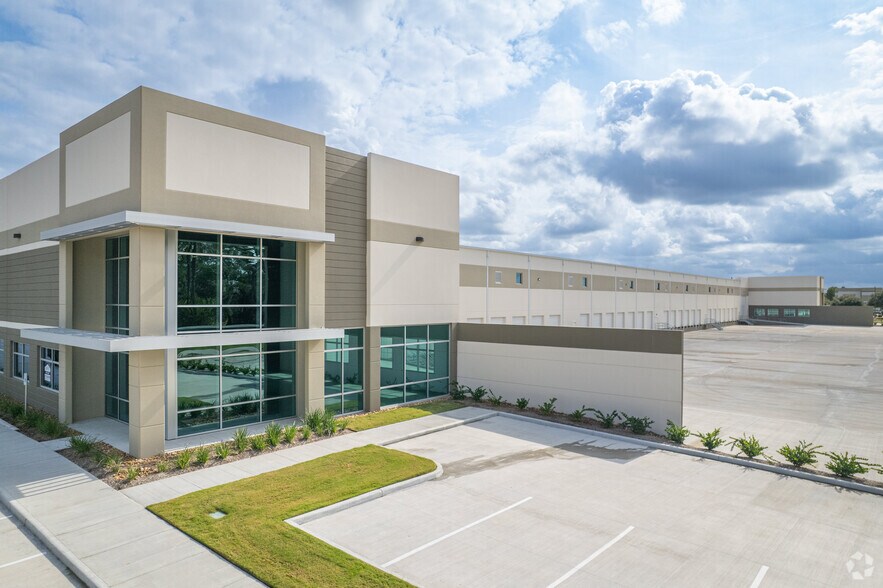 More Photos Of 5150 Greens Rd, Houston Unknown For Lease