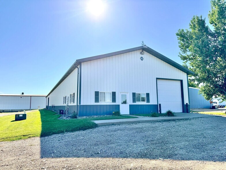 More Photos Of 27082 S Mueller Ave, Sioux Falls Flex For Lease