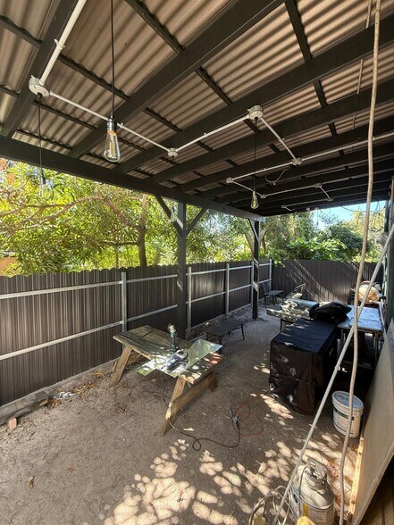 More Photos Of 310 NW 71st St, Miami Warehouse For Sale