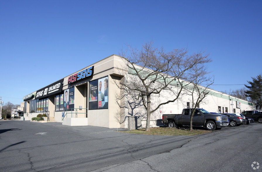 Primary Photo Of 4713 Carlisle Pike, Mechanicsburg Storefront Retail Office For Sale