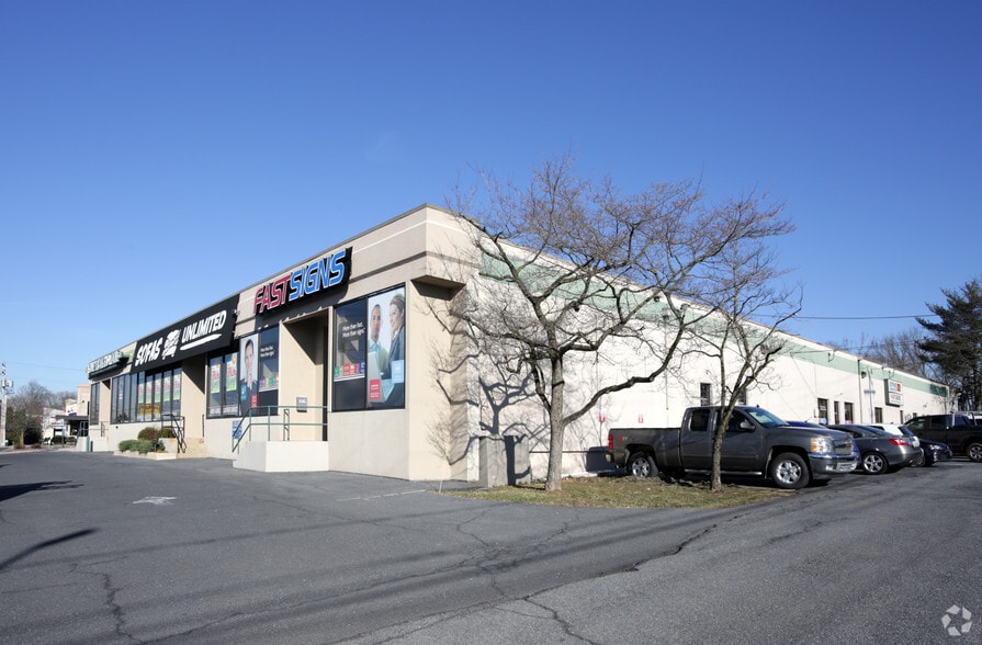 Primary Photo Of 4713 Carlisle Pike, Mechanicsburg General Retail For Lease