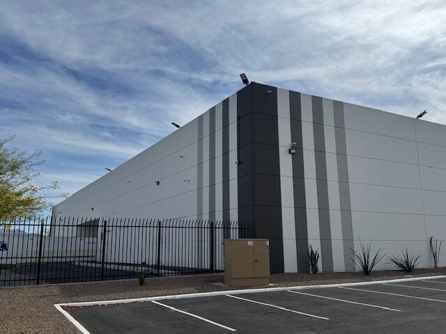 More Photos Of 825 E University Dr, Phoenix Manufacturing For Lease