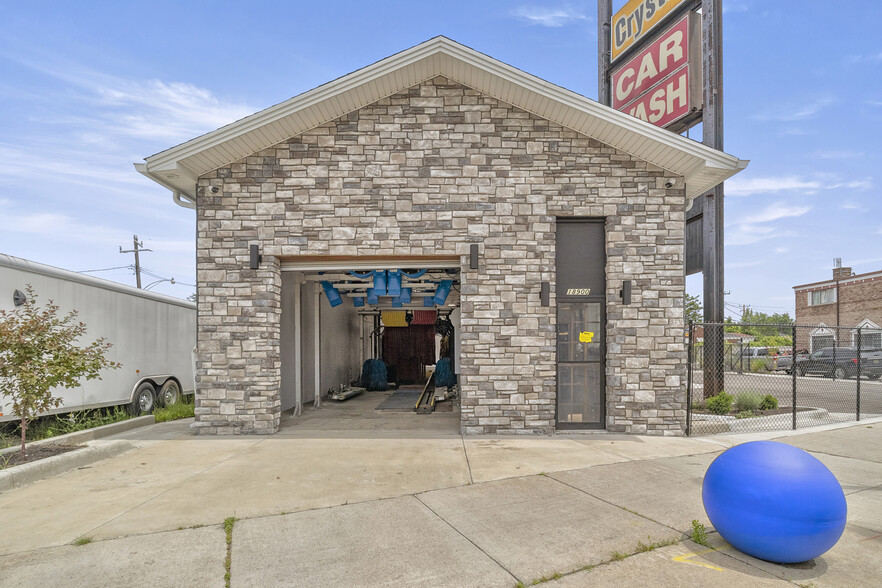 Primary Photo Of 18900 Woodward Ave, Detroit Carwash For Sale