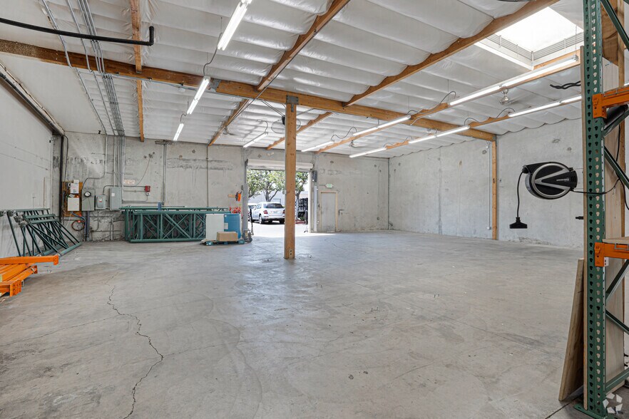 More Photos Of 2862 Walnut Ave, Tustin Flex For Lease