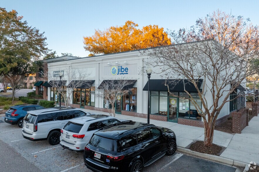 More Photos Of 600 Long Point Rd, Mount Pleasant Unknown For Lease