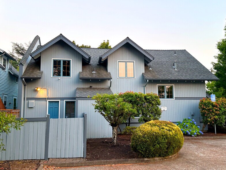 More Photos Of 939 Elm St SW, Albany Office For Sale