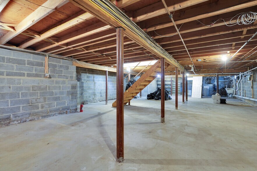 More Photos Of 1 Shadetree Pl, Long Valley Healthcare For Sale