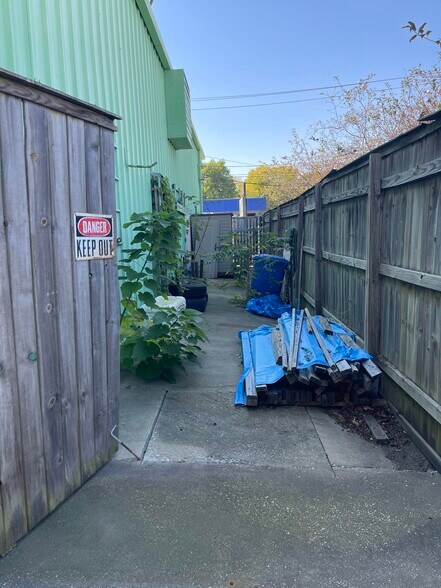 More Photos Of 1408 S Main St, Normal Freestanding For Sale