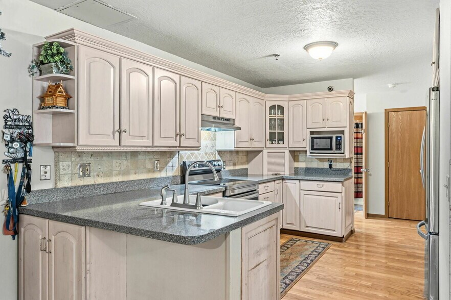 More Photos Of 205 Beaver Lodge Rd, Frisco Hotel For Sale