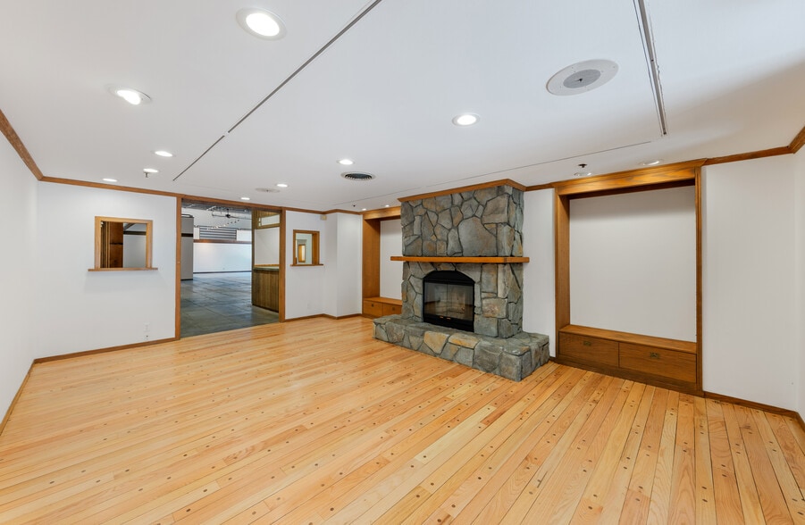 More Photos Of 668 Bridgeway, Sausalito Storefront For Sale