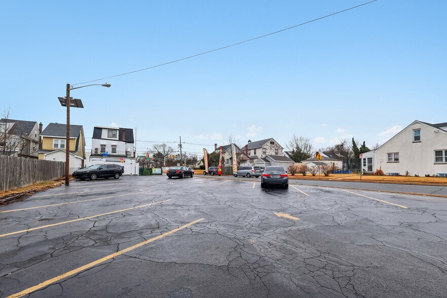 More Photos Of 1600 Hamilton Ave, Hamilton Storefront Retail Residential For Sale