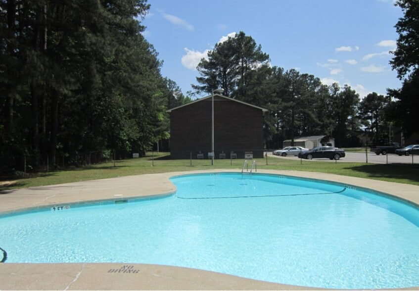 More Photos Of 6535 Summertime Apartments, 6535 Jeffrey Dr, Fayetteville Apartments For Sale