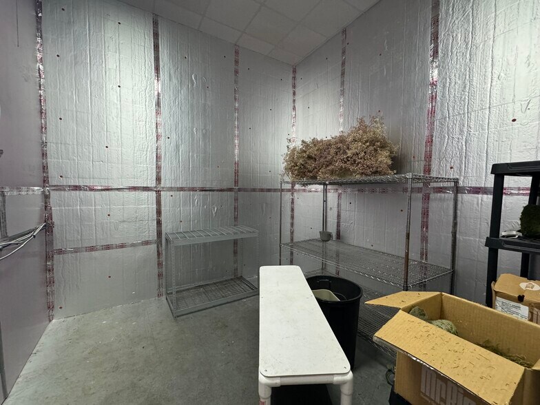 More Photos Of 632 Ralph Ablanedo Dr, Austin Showroom For Lease