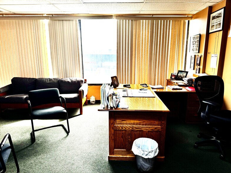 More Photos Of 3935-3937 Merrick Rd, Seaford Office For Lease