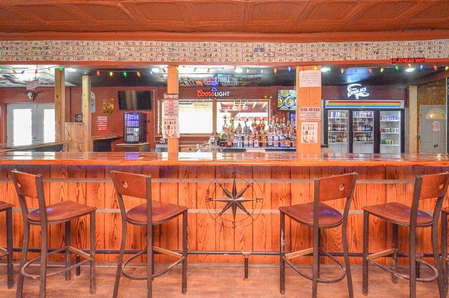 More Photos Of 402 W Deck St, New Douglas General Retail For Sale